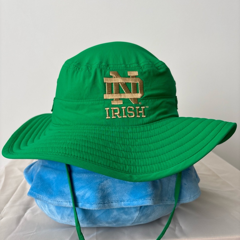 Columbia Sportswear Company Bucket Hat with Notre Dame Fighting Irish Logo